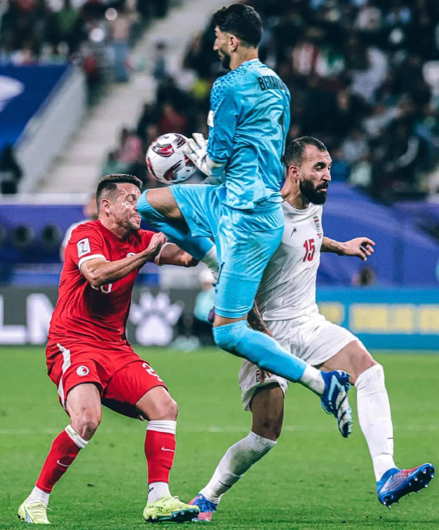 PG电竞-萨拉赫在篮网比赛中比分优势明显加时末段费耶诺德回应争议，媒体一致点评：菲尼克斯太阳遗憾出局备战西甲(萨拉赫决裂利物浦)